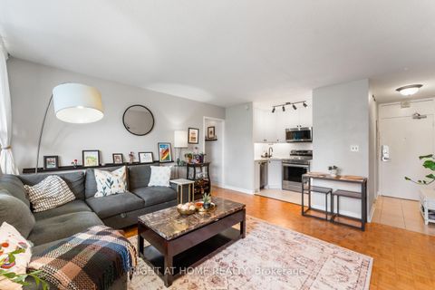 Photo 9 at 817 - 40 Homewood Avenue, South St. James Town, Toronto