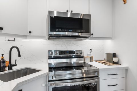 Photo 13 at 817 - 40 Homewood Avenue, South St. James Town, Toronto