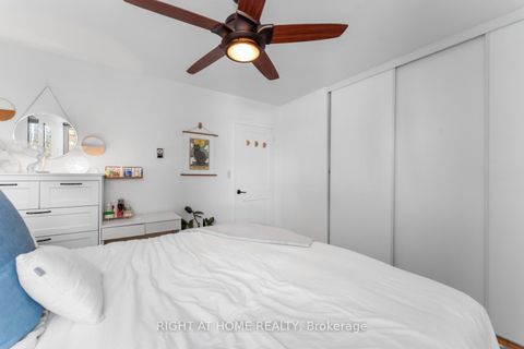 Photo 17 at 817 - 40 Homewood Avenue, South St. James Town, Toronto