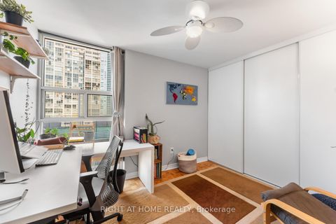 Photo 18 at 817 - 40 Homewood Avenue, South St. James Town, Toronto