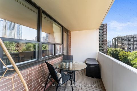 Photo 22 at 817 - 40 Homewood Avenue, South St. James Town, Toronto