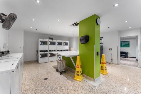 Photo 30 at 817 - 40 Homewood Avenue, South St. James Town, Toronto