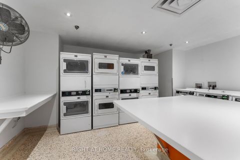 Photo 31 at 817 - 40 Homewood Avenue, South St. James Town, Toronto