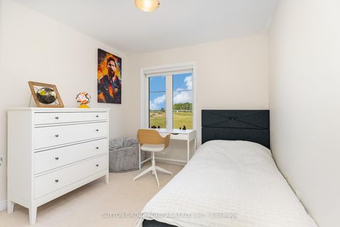 Photo 13 at 32 Grand Trunk Avenue, Patterson, Vaughan