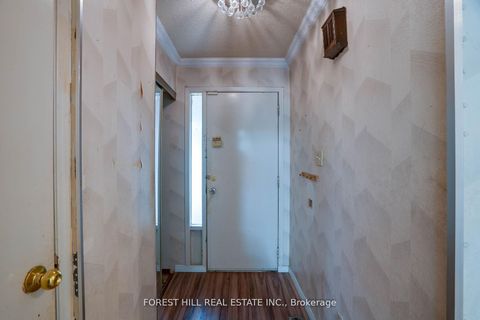 Photo 2 at 82 Hord Crescent, Lakeview Estates, Vaughan