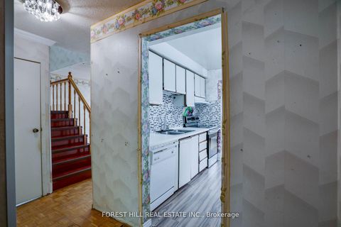 Photo 3 at 82 Hord Crescent, Lakeview Estates, Vaughan