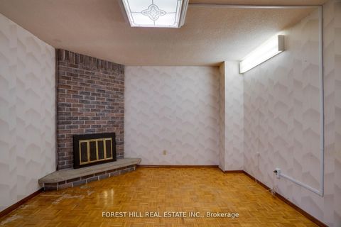 Photo 5 at 82 Hord Crescent, Lakeview Estates, Vaughan