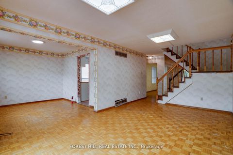 Photo 9 at 82 Hord Crescent, Lakeview Estates, Vaughan