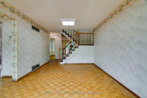 Photo 10 at 82 Hord Crescent, Lakeview Estates, Vaughan