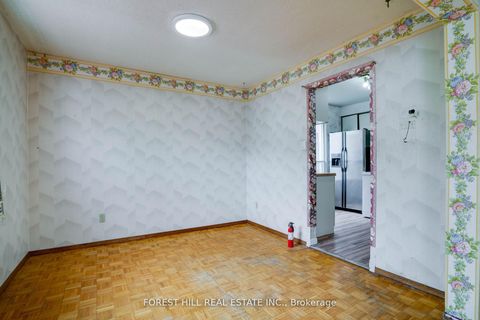 Photo 11 at 82 Hord Crescent, Lakeview Estates, Vaughan