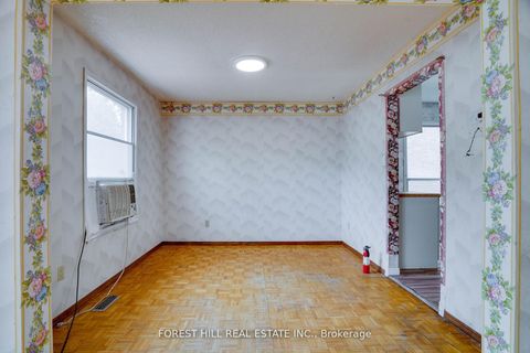 Photo 12 at 82 Hord Crescent, Lakeview Estates, Vaughan