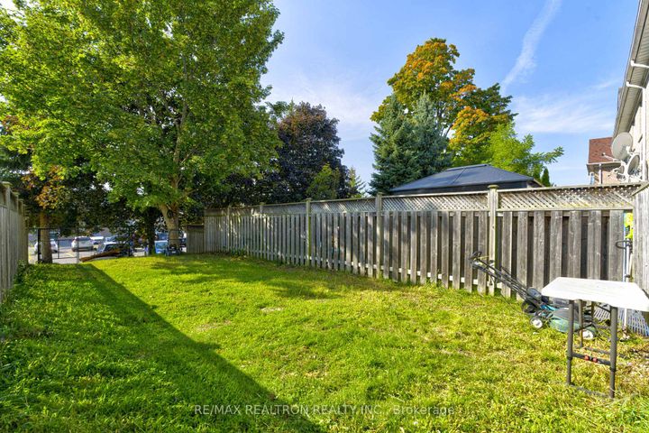 Photo 25 at 88 Banbrooke Crescent, Summerhill Estates, Newmarket