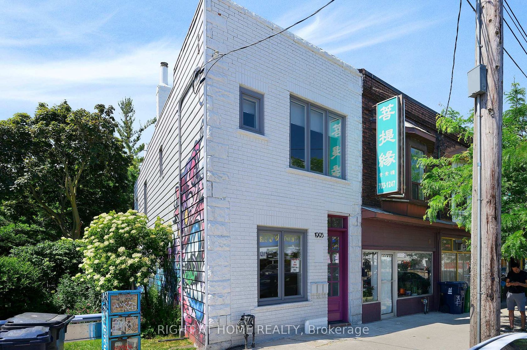 1995 Dundas Street W, Roncesvalles, Toronto 