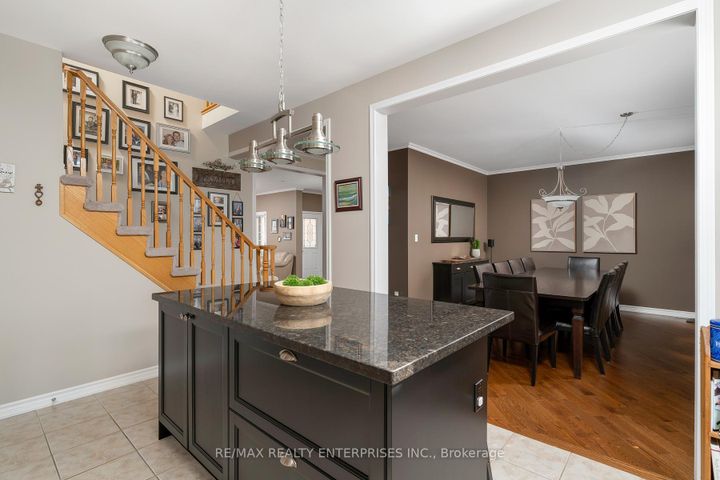 Photo 13 at 3941 Angus Walk, Churchill Meadows, Mississauga