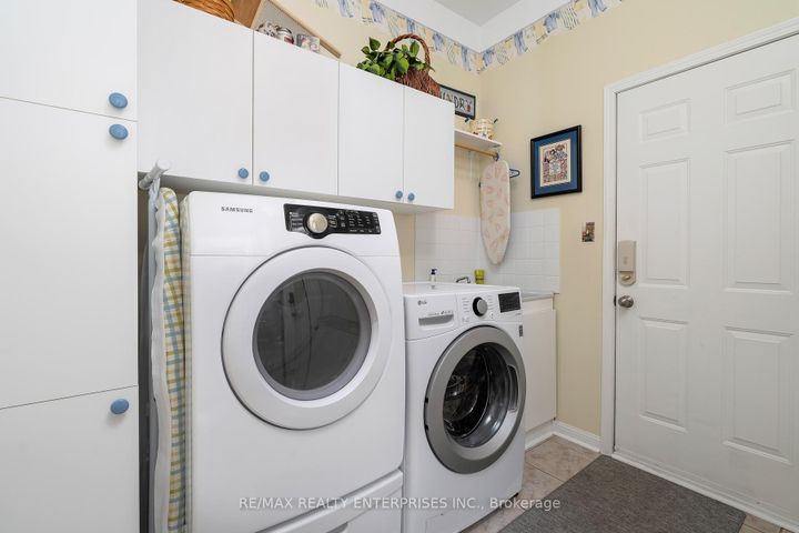 Photo 15 at 3941 Angus Walk, Churchill Meadows, Mississauga