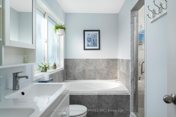 Photo 20 at 3941 Angus Walk, Churchill Meadows, Mississauga