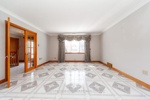 Photo 7 at 30 East Drive E, Smythe, Toronto