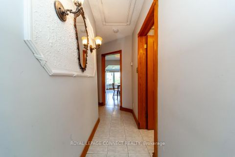 Photo 12 at 30 East Drive E, Smythe, Toronto