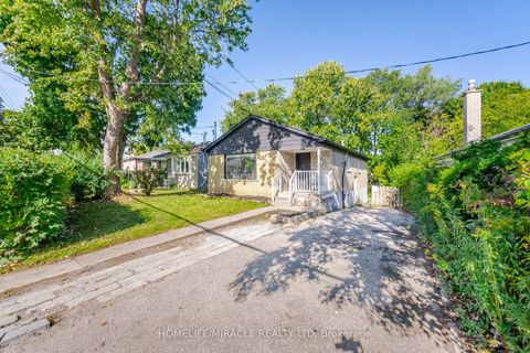 Photo 2 at 98 Nelson Street, Woburn, Toronto