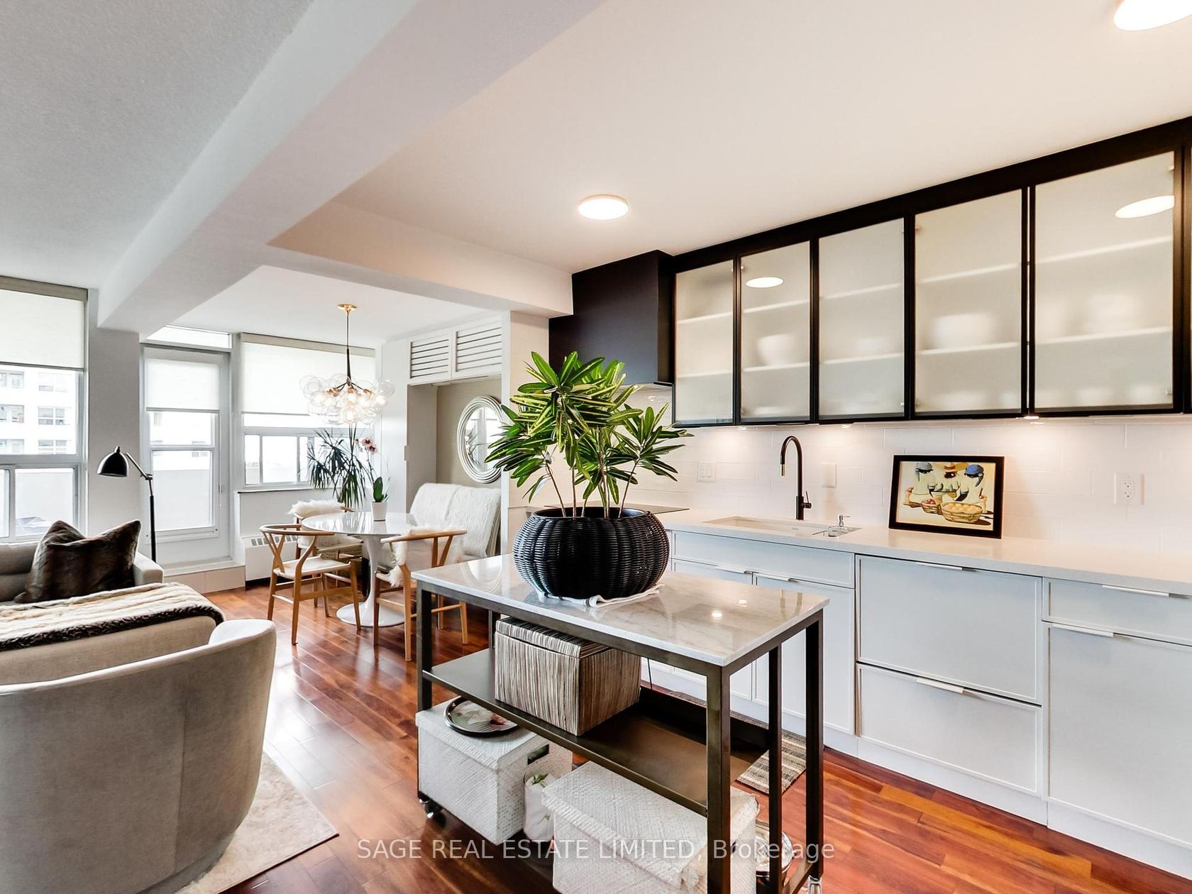1408 - 65 Southport Street, Swansea, Toronto by Loree Meneguzzi Real Estate 1408 - 65 Southport Street, Swansea, Toronto