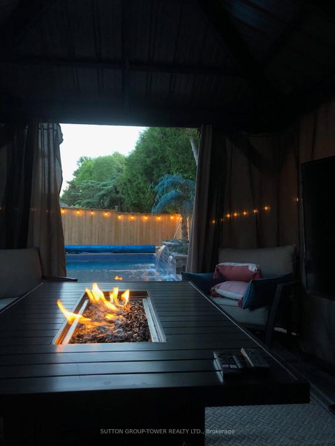 Photo 37 at 293 London Road, London, Newmarket