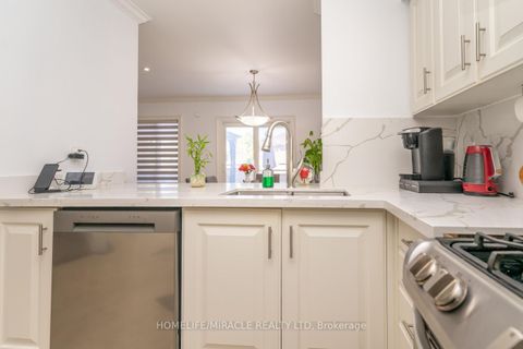 Photo 10 at 60 Forest Fountain Drive, Sonoma Heights, Vaughan