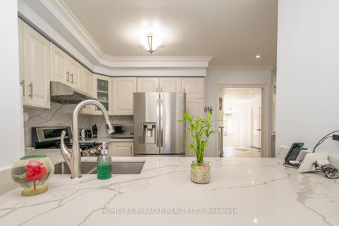 Photo 14 at 60 Forest Fountain Drive, Sonoma Heights, Vaughan