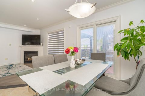 Photo 15 at 60 Forest Fountain Drive, Sonoma Heights, Vaughan