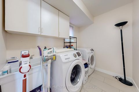 Photo 12 at 26 Sandfield Drive, Aurora Highlands, Aurora