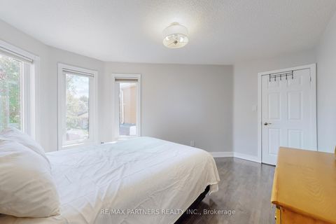 Photo 22 at 26 Sandfield Drive, Aurora Highlands, Aurora