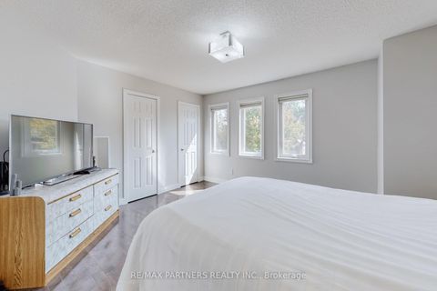 Photo 24 at 26 Sandfield Drive, Aurora Highlands, Aurora