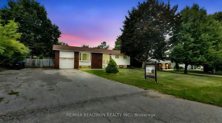Photo 3 at 20 Lallien Drive, Bond Head, Bradford West Gwillimbury