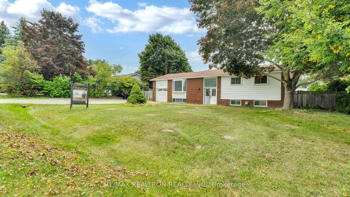 Photo 4 at 20 Lallien Drive, Bond Head, Bradford West Gwillimbury