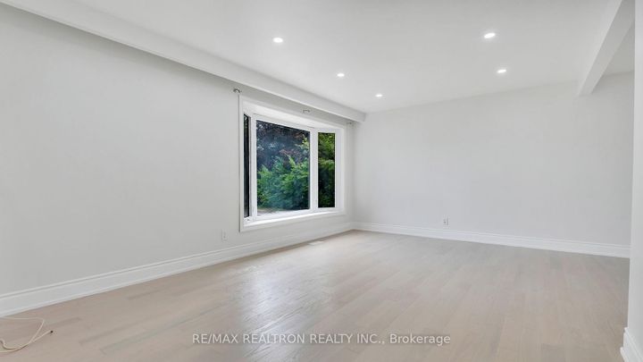 Photo 14 at 20 Lallien Drive, Bond Head, Bradford West Gwillimbury