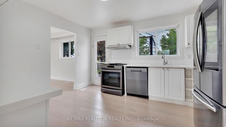 Photo 18 at 20 Lallien Drive, Bond Head, Bradford West Gwillimbury