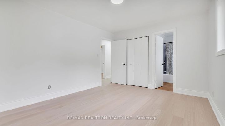 Photo 24 at 20 Lallien Drive, Bond Head, Bradford West Gwillimbury