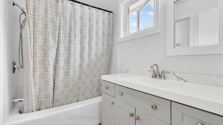 Photo 30 at 20 Lallien Drive, Bond Head, Bradford West Gwillimbury