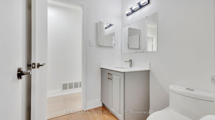 Photo 31 at 20 Lallien Drive, Bond Head, Bradford West Gwillimbury