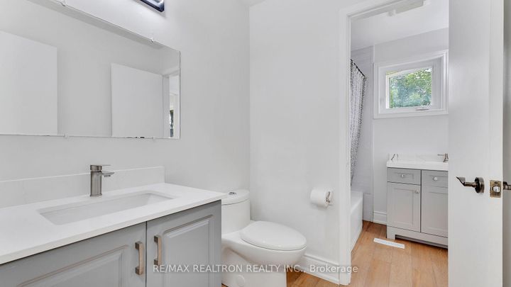 Photo 32 at 20 Lallien Drive, Bond Head, Bradford West Gwillimbury
