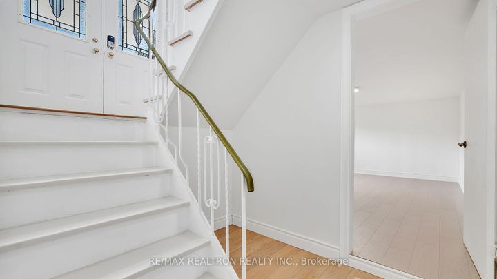 Photo 33 at 20 Lallien Drive, Bond Head, Bradford West Gwillimbury