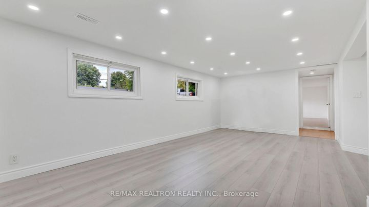 Photo 35 at 20 Lallien Drive, Bond Head, Bradford West Gwillimbury