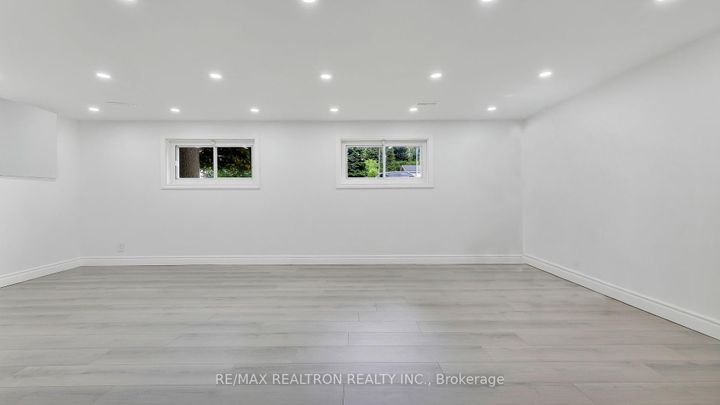 Photo 36 at 20 Lallien Drive, Bond Head, Bradford West Gwillimbury