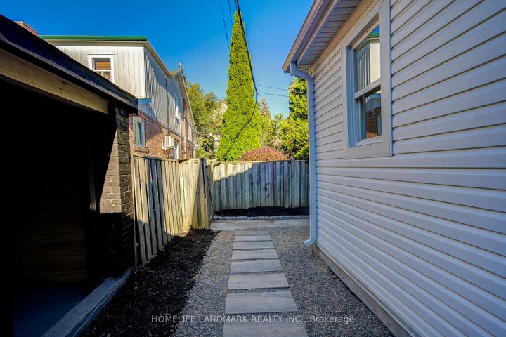 Photo 38 at 5 Beachview Crescent, Danforth, Toronto