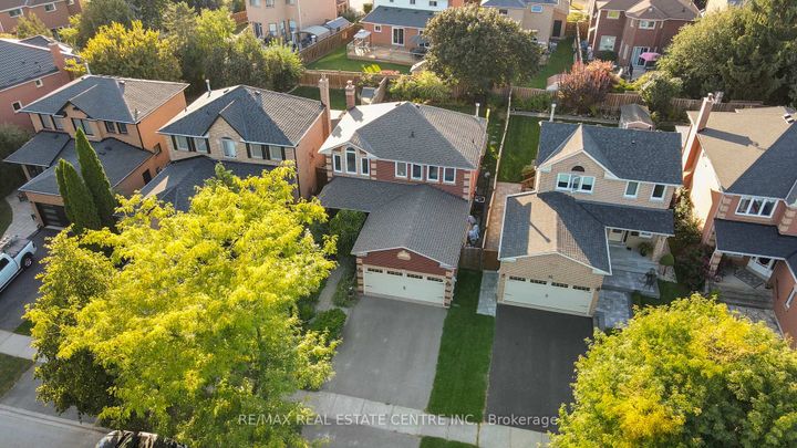 Photo 2 at 21 Watson Road, Georgetown, Halton Hills