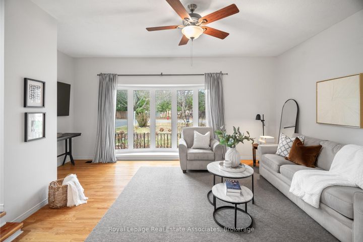 Photo 3 at 14 Hopkins Court, Dundas, Hamilton