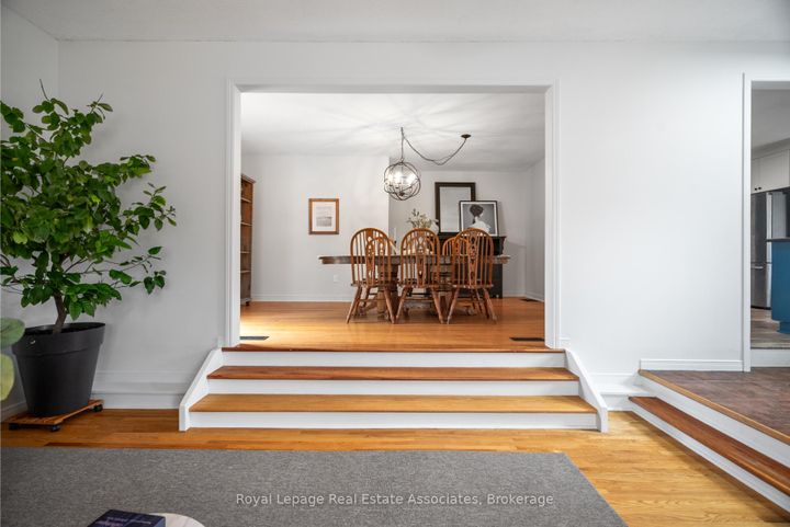 Photo 4 at 14 Hopkins Court, Dundas, Hamilton
