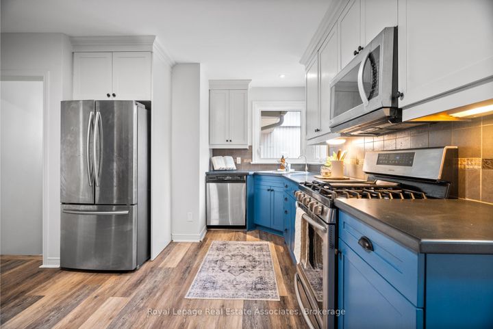 Photo 8 at 14 Hopkins Court, Dundas, Hamilton