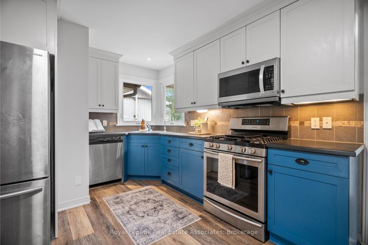 Photo 10 at 14 Hopkins Court, Dundas, Hamilton