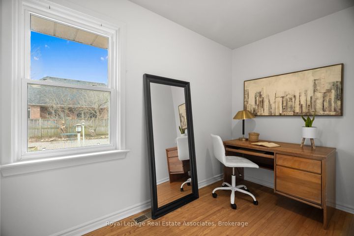 Photo 13 at 14 Hopkins Court, Dundas, Hamilton