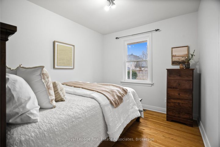 Photo 15 at 14 Hopkins Court, Dundas, Hamilton